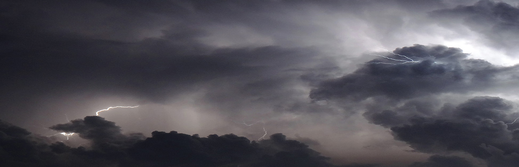 Thunder storm over Rance estuary: photo JS